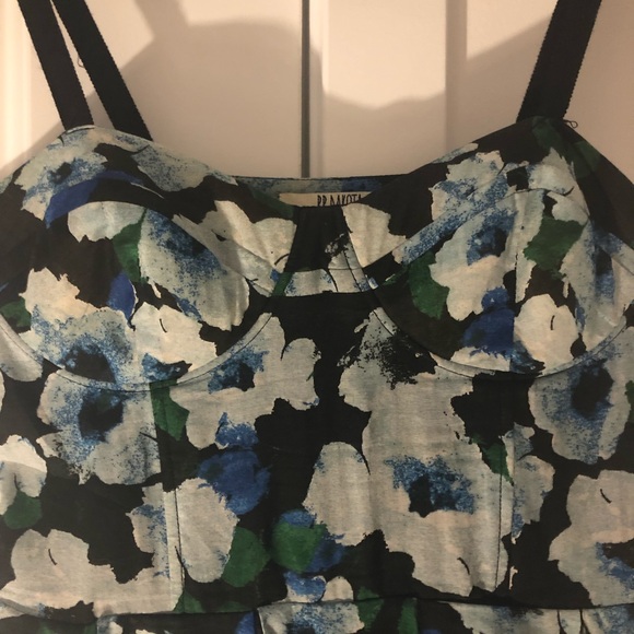 BB Dakota floral dress. - Picture 2 of 6